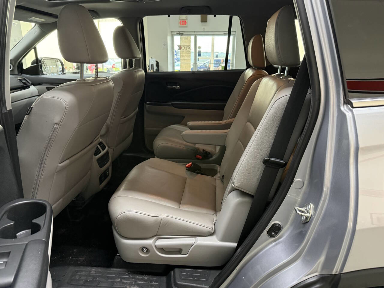 Used 2020 Honda Pilot Touring image 13