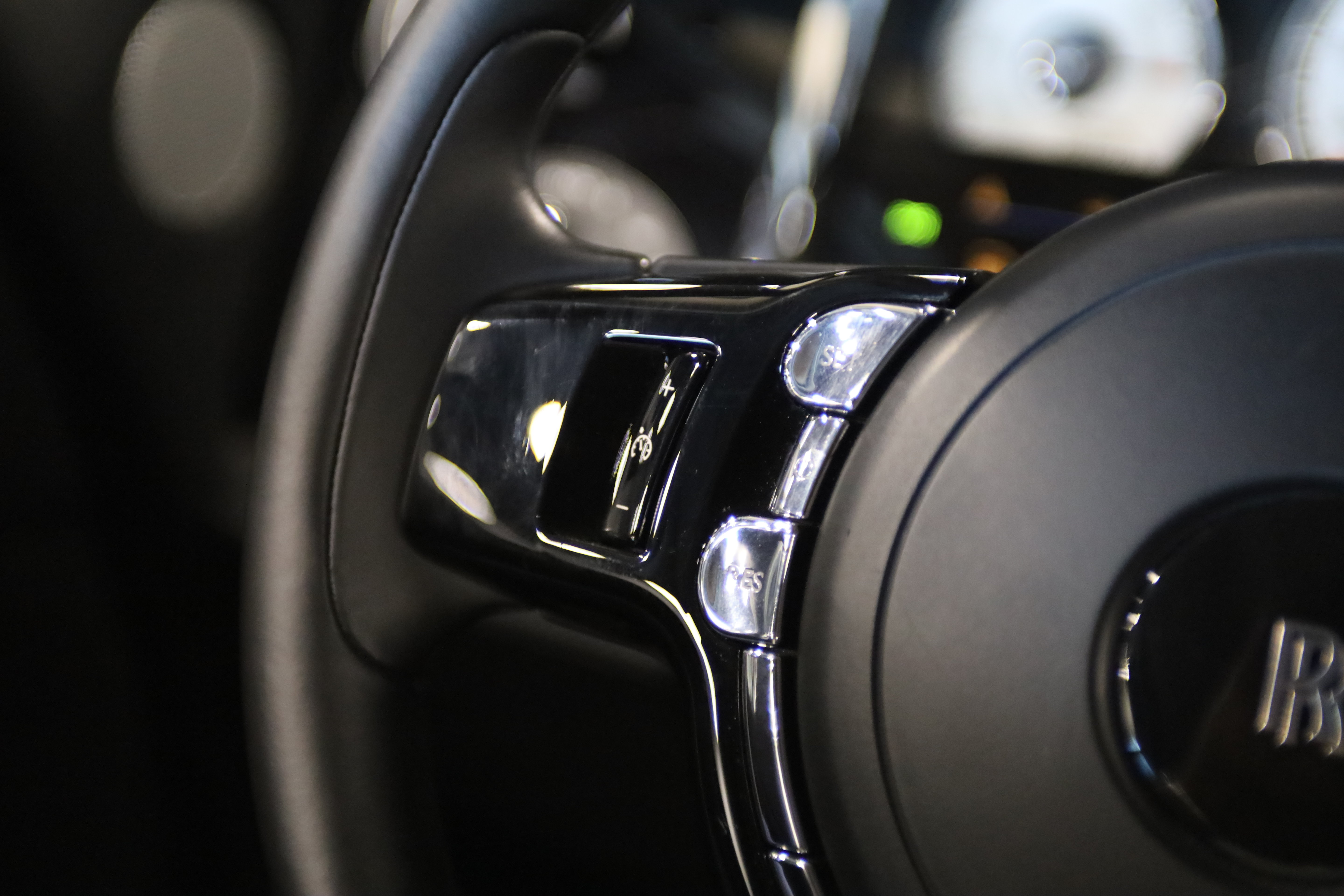 Used 2016 Rolls-Royce Wraith RWD image 23