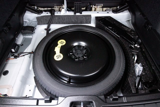 Certified 2025 Volvo XC40 B5 Core w/ Climate Package image 32