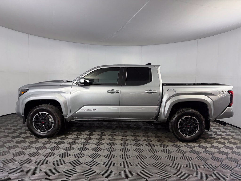 Used 2024 Toyota Tacoma TRD Sport AWD/4WD image 10