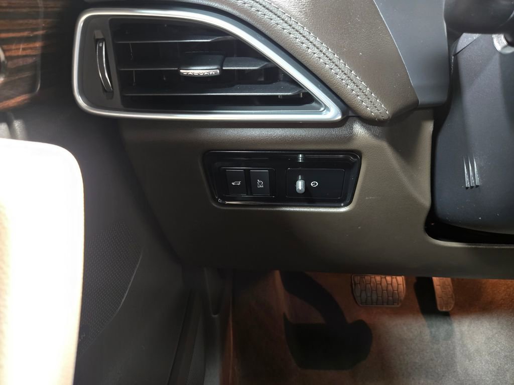 Used 2020 Jaguar F-PACE Prestige AWD/4WD image 14