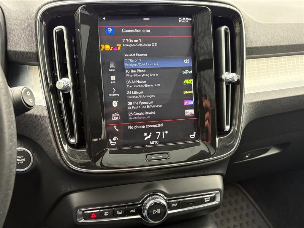 Used 2020 Volvo XC40 T5 Momentum image 10