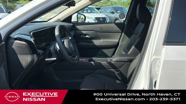 Used 2025 Nissan Kicks SR FWD image 10