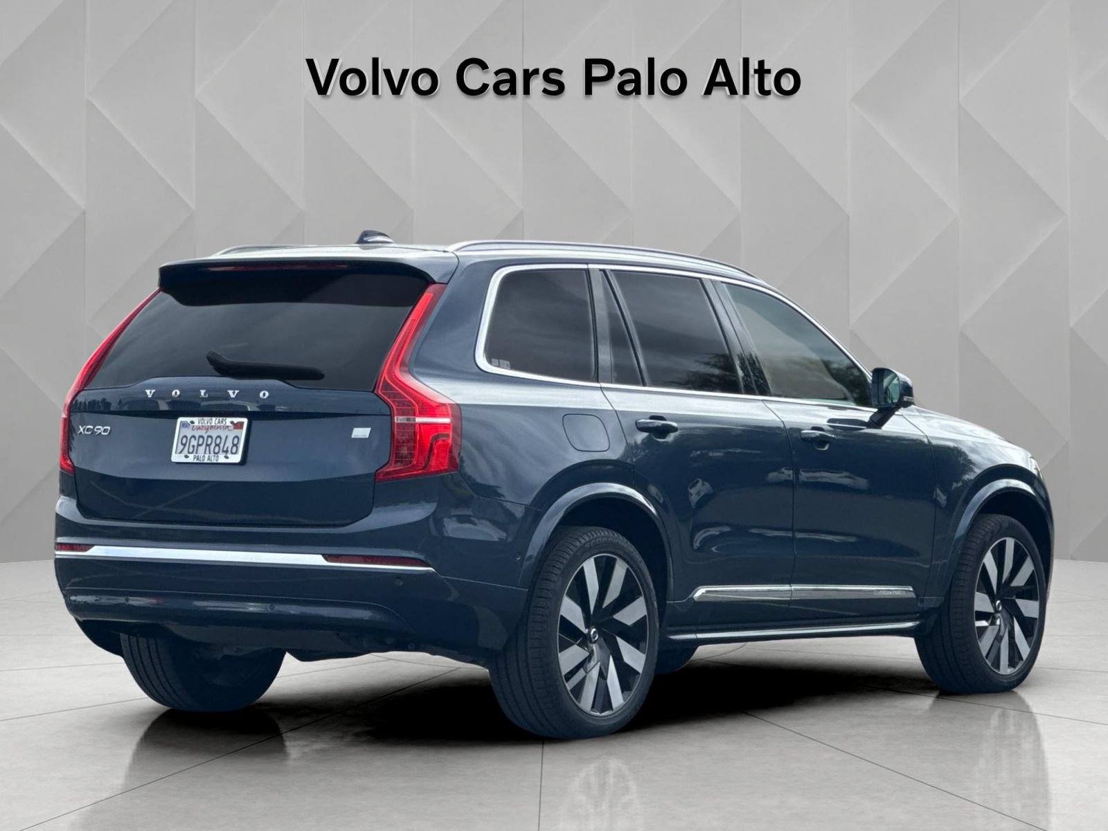 Certified 2023 Volvo XC90 T8 Ultimate AWD/4WD image 3