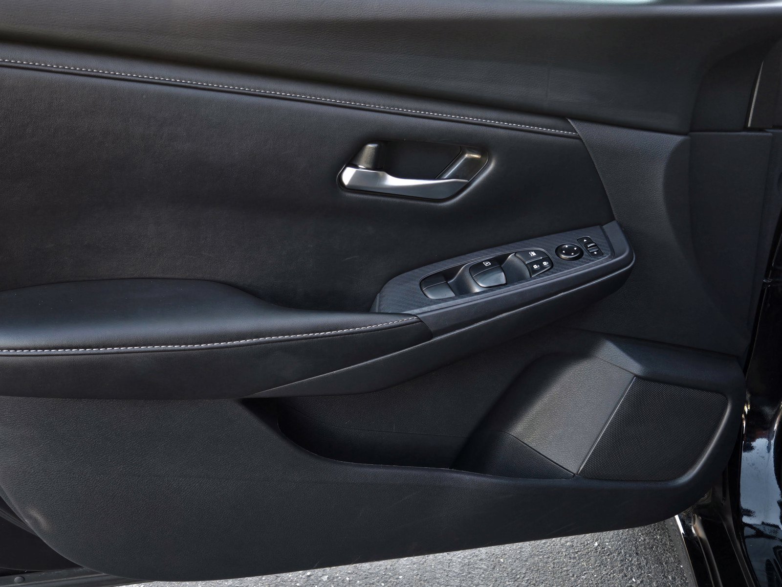 Used 2024 Nissan Sentra SV FWD image 9