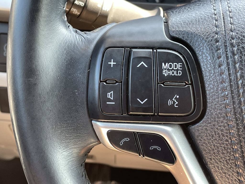 Used 2018 Toyota Highlander XLE FWD image 30