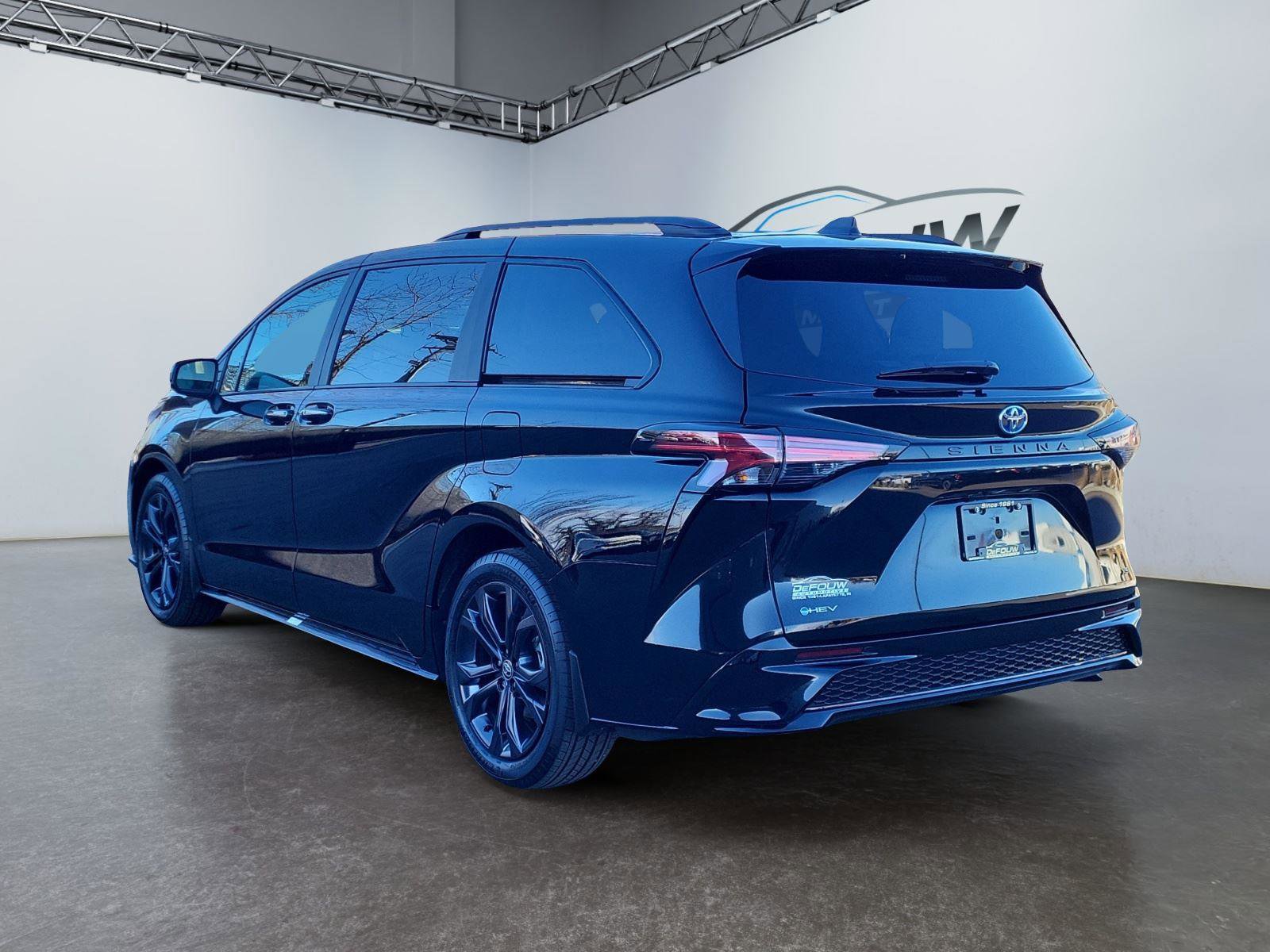 Used 2025 Toyota Sienna XSE image 5