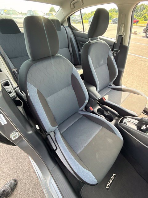 Used 2025 Nissan Versa SV FWD image 31