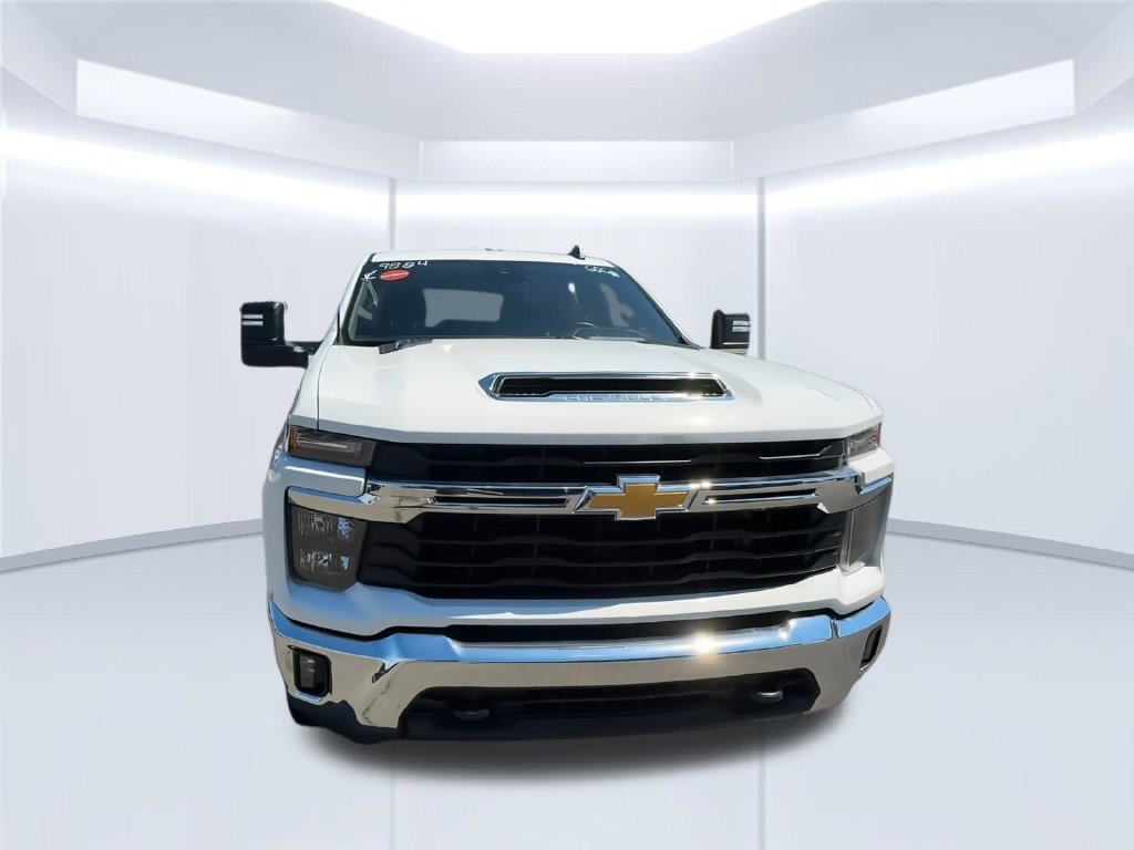 Used 2025 Chevrolet Silverado 2500 LT w/ Convenience Package AWD/4WD image 4