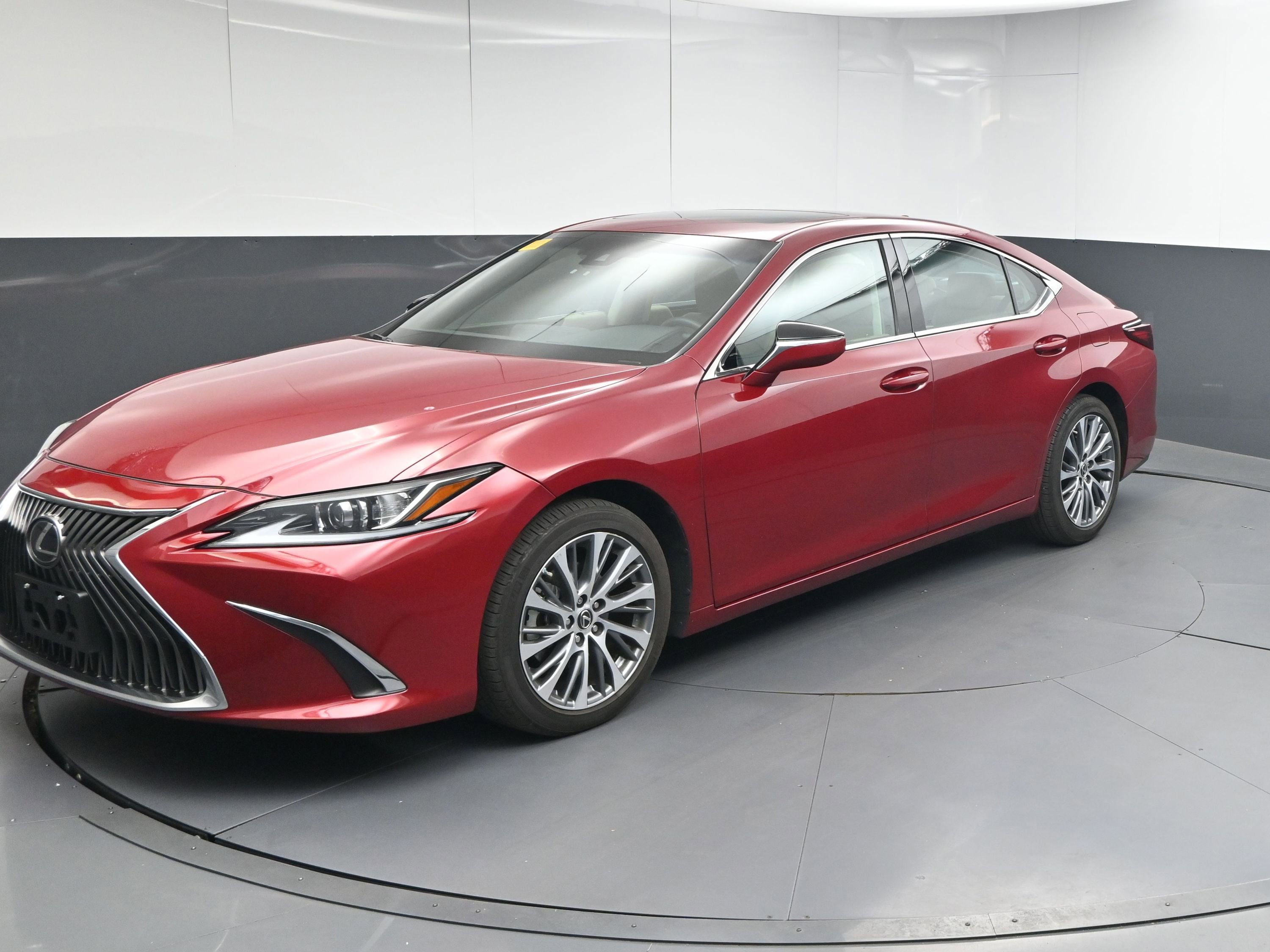 Used 2019 Lexus ES 350 image 4