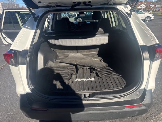 Used 2020 Toyota RAV4 LE w/ All Weather Liner Package AWD/4WD image 27
