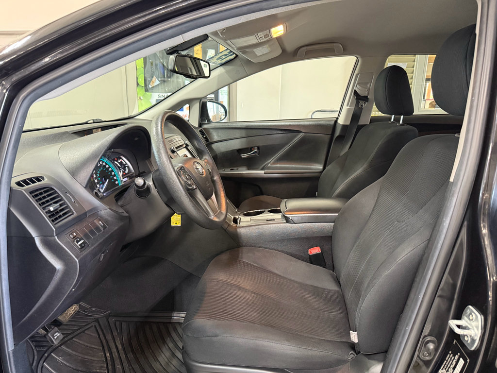 Used 2015 Toyota Venza LE FWD image 8