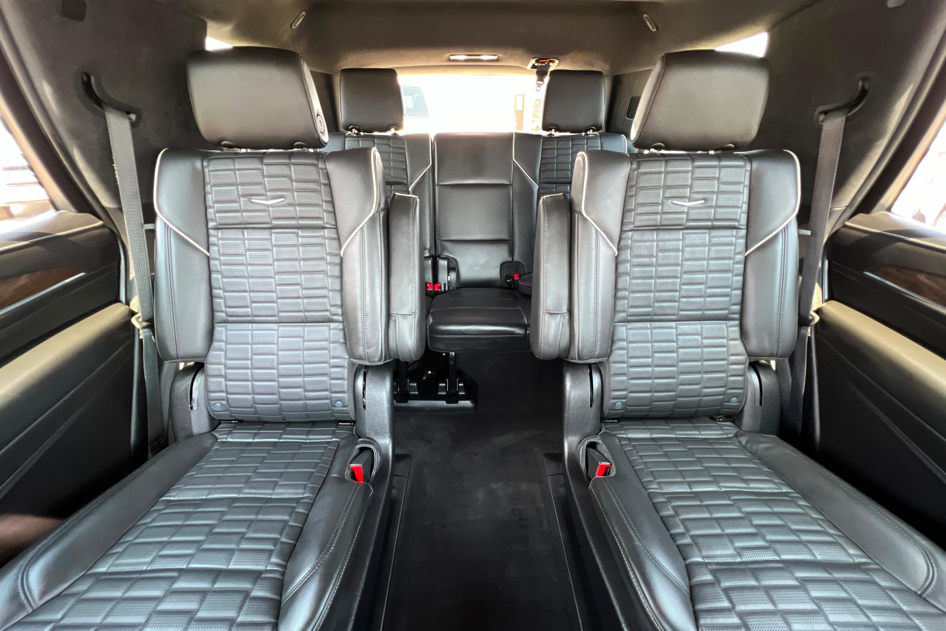 Used 2024 Cadillac Escalade Sport Platinum w/ LPO, ONYX Package AWD/4WD image 28