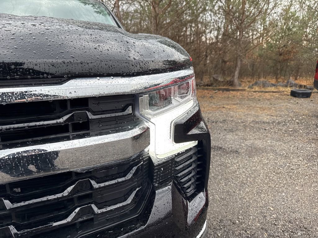 Used 2025 Chevrolet Silverado 1500 LT image 3