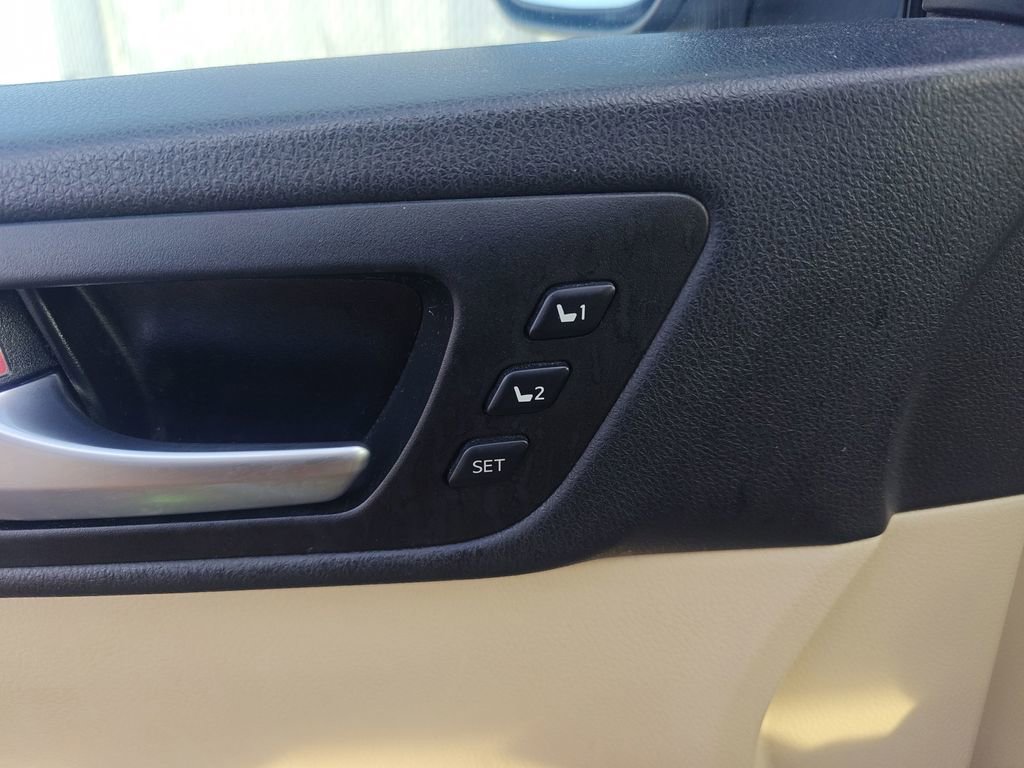 Used 2016 Toyota Highlander Limited image 6