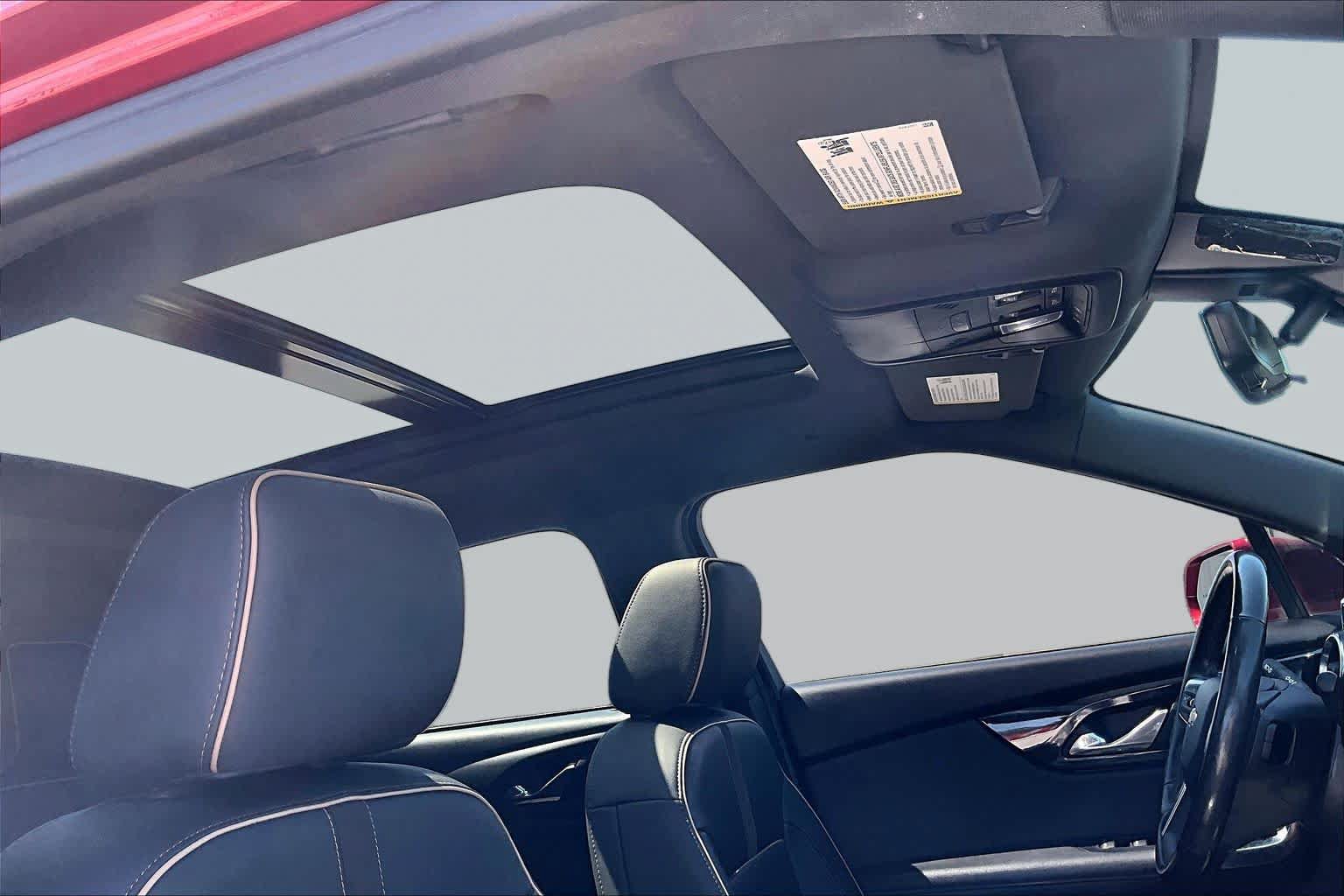 Used 2019 Chevrolet Blazer Premier w/ Sun and Wheels Package FWD image 14