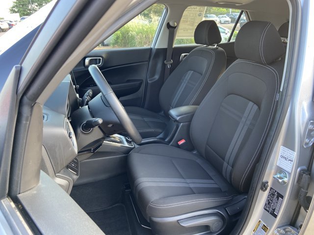 Used 2025 Hyundai Venue SEL FWD image 18