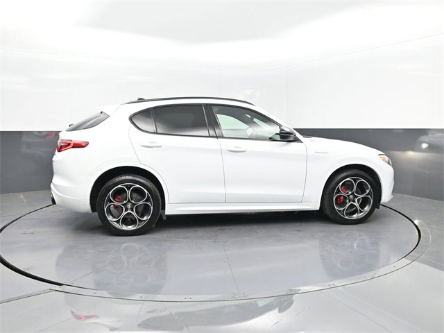 Used 2022 Alfa Romeo Stelvio Veloce image 56