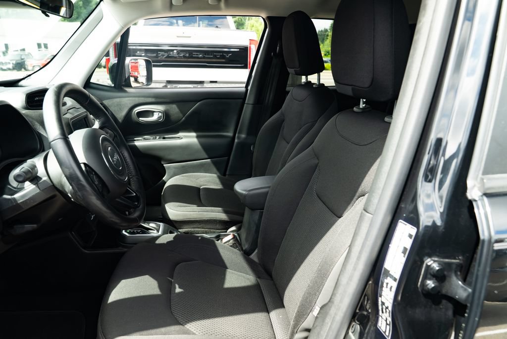 Used 2019 Jeep Renegade Altitude w/ Quick Order Package 2XM FWD image 18