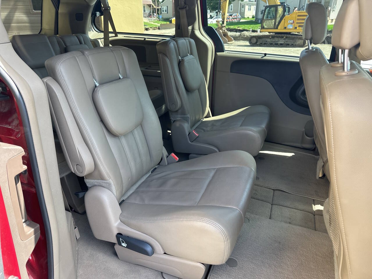Used 2015 Chrysler Town & Country Touring w/ Driver Convenience Group FWD image 11