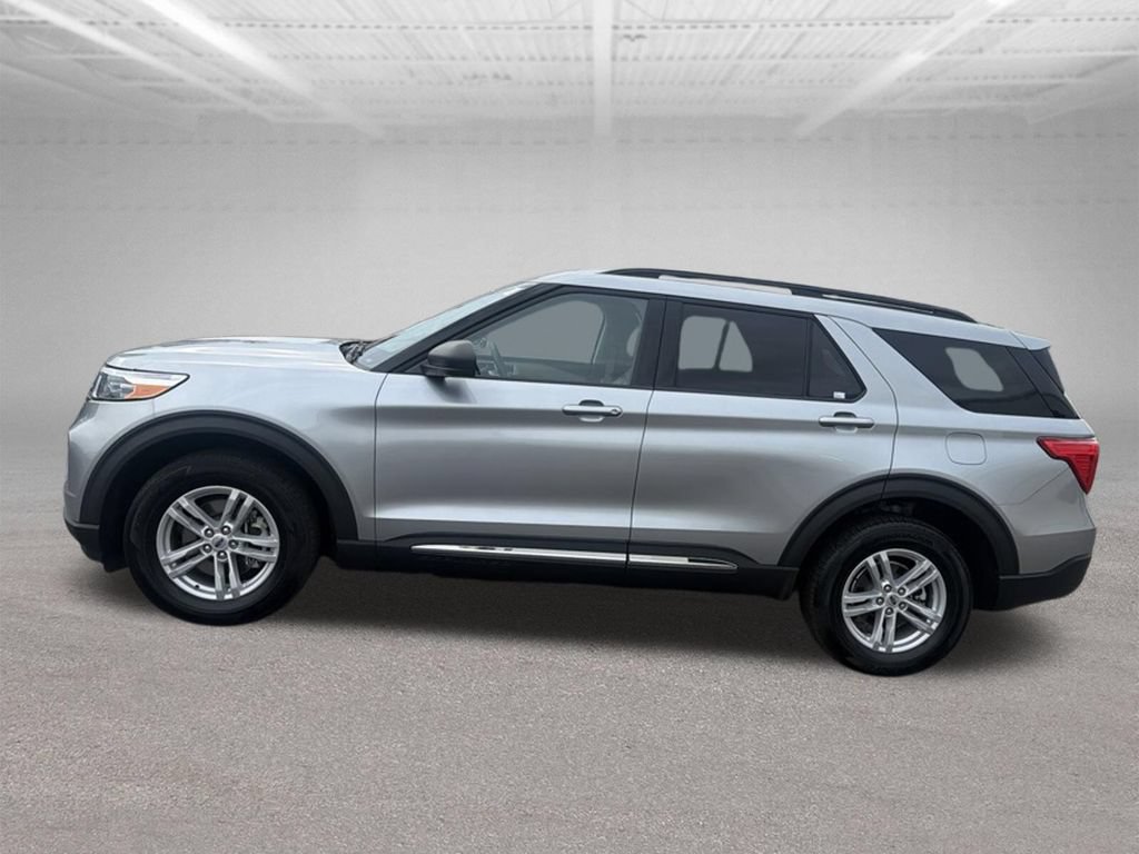 Used 2024 Ford Explorer XLT w/ Equipment Group 202A AWD/4WD image 6