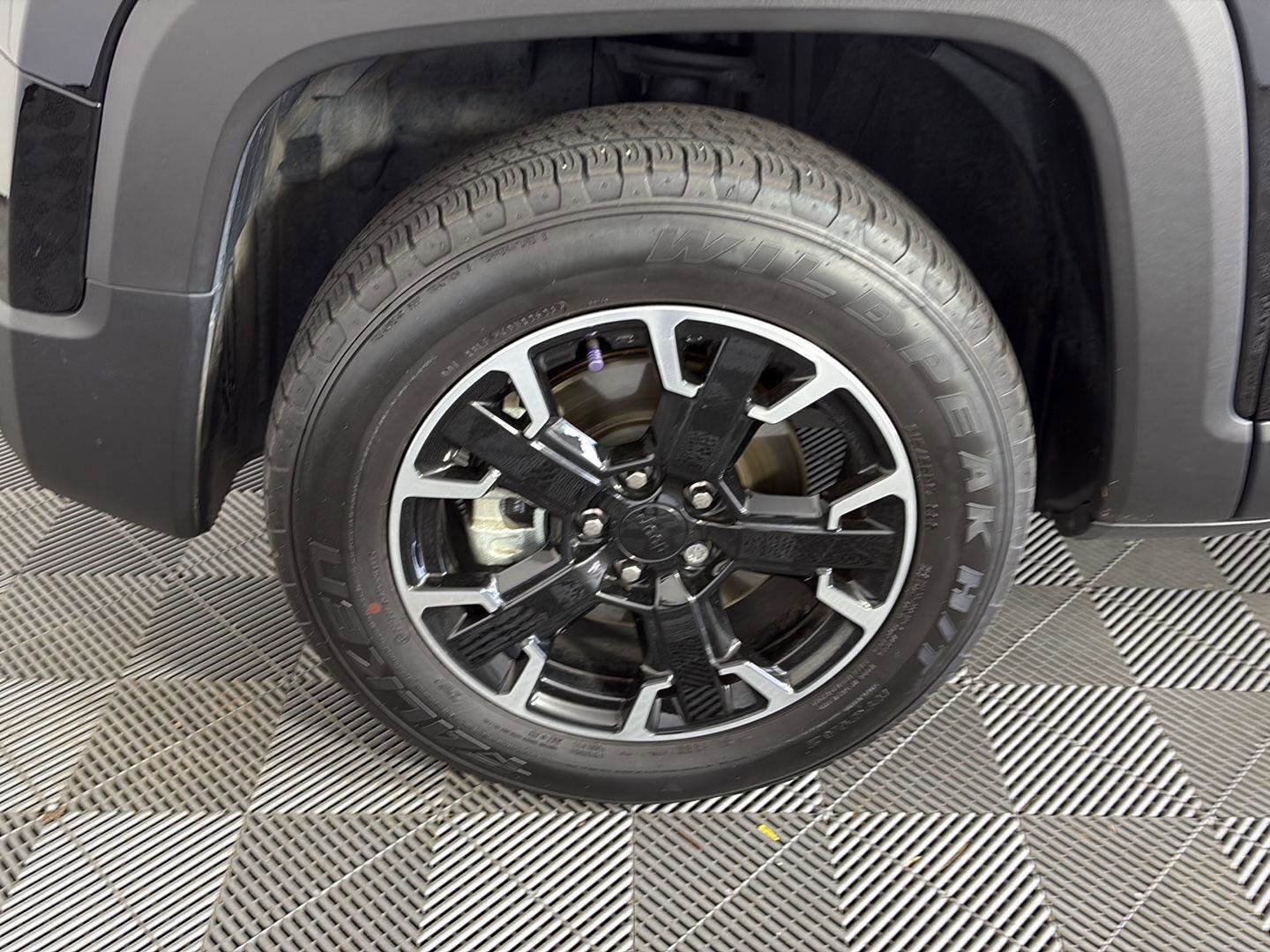 Used 2023 Jeep Renegade Trailhawk w/ Sun/Sound Group AWD/4WD image 17