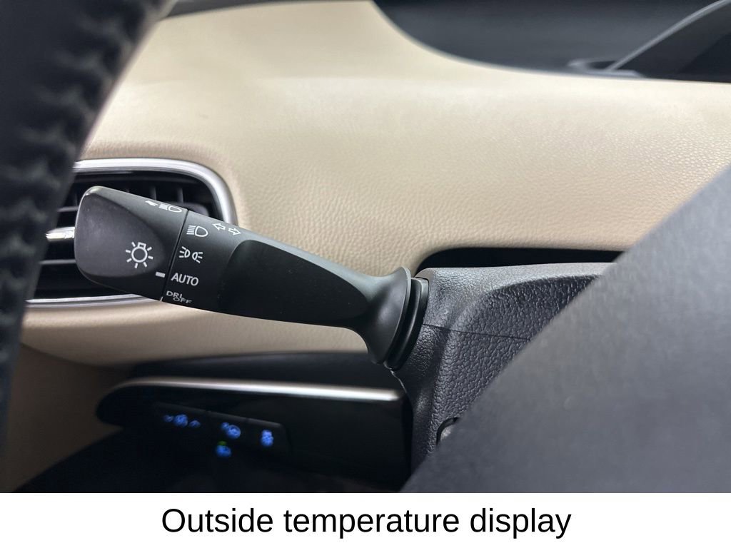 Used 2017 Toyota Prius Three image 37