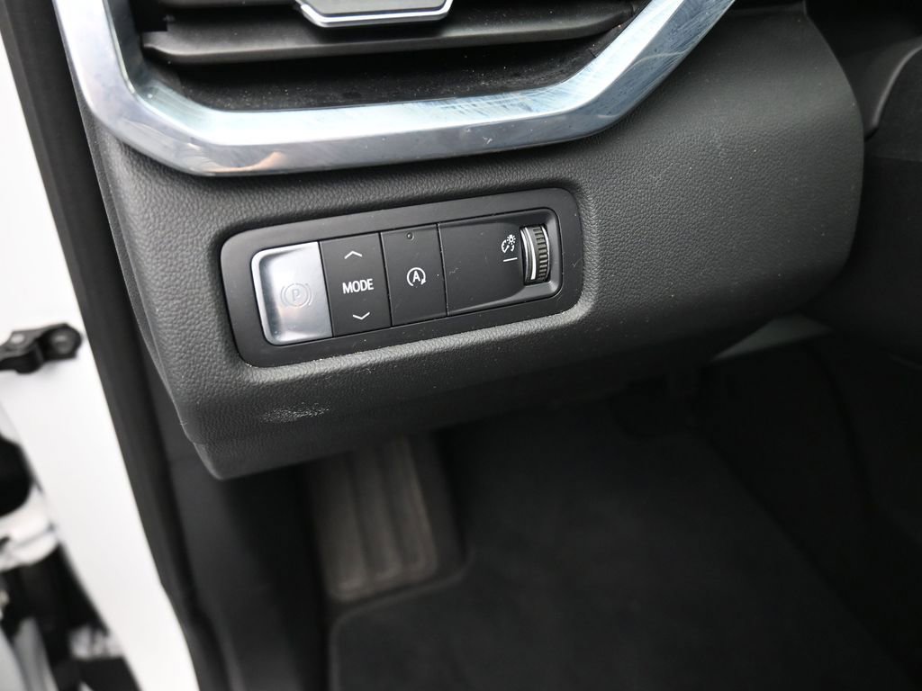 Used 2025 GMC Acadia Elevation image 13