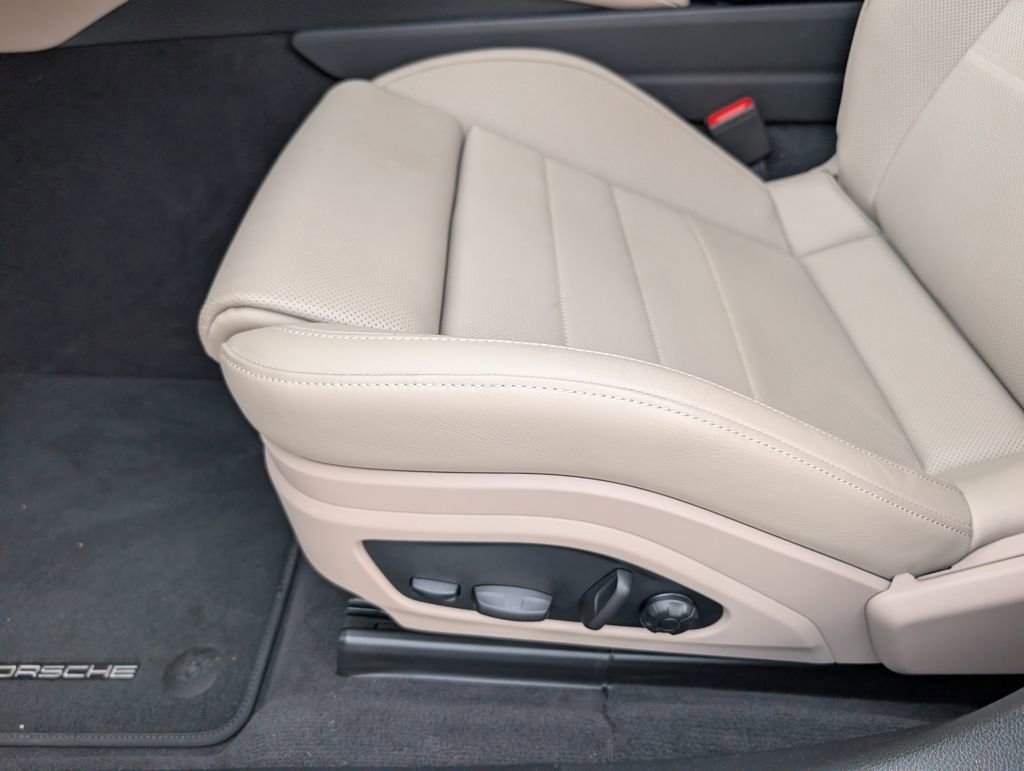 Certified 2025 Porsche Panamera image 30