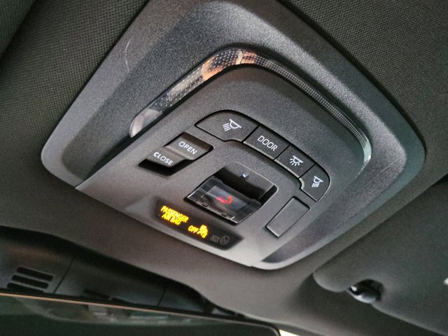 Used 2023 Toyota Crown Limited image 26