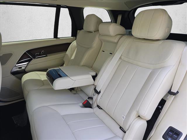New 2025 Land Rover Range Rover Long Wheelbase SE image 14