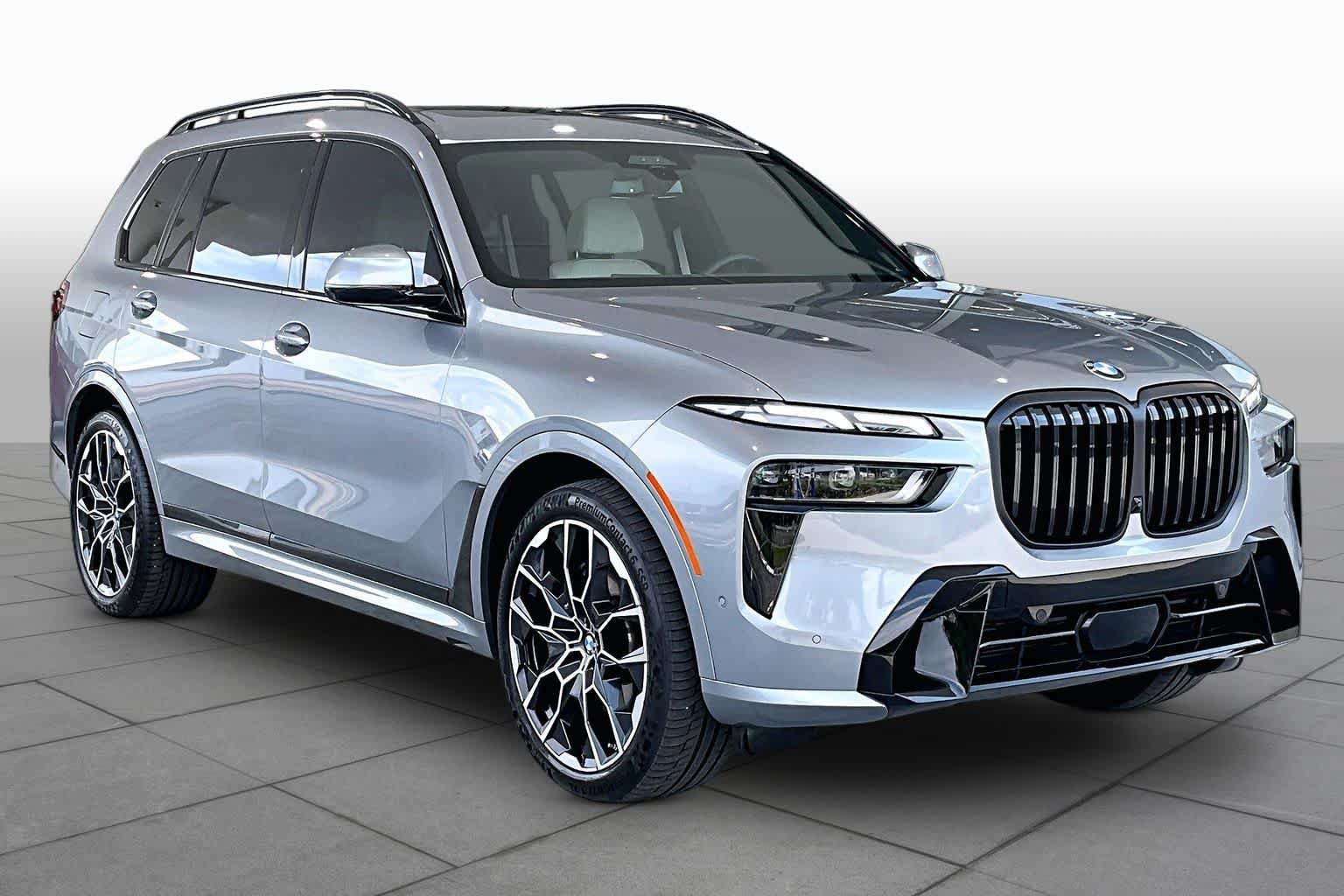 Used 2025 BMW X7 xDrive40i w/ M Sport Package AWD/4WD image 2