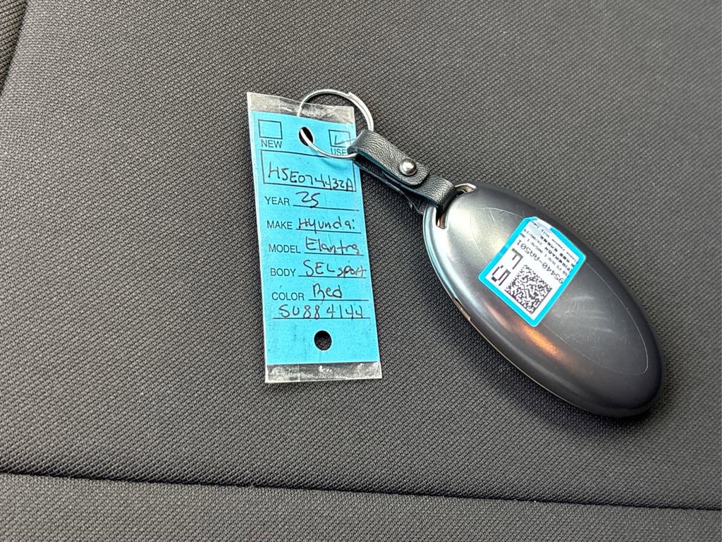 Used 2025 Hyundai Elantra Sport image 36