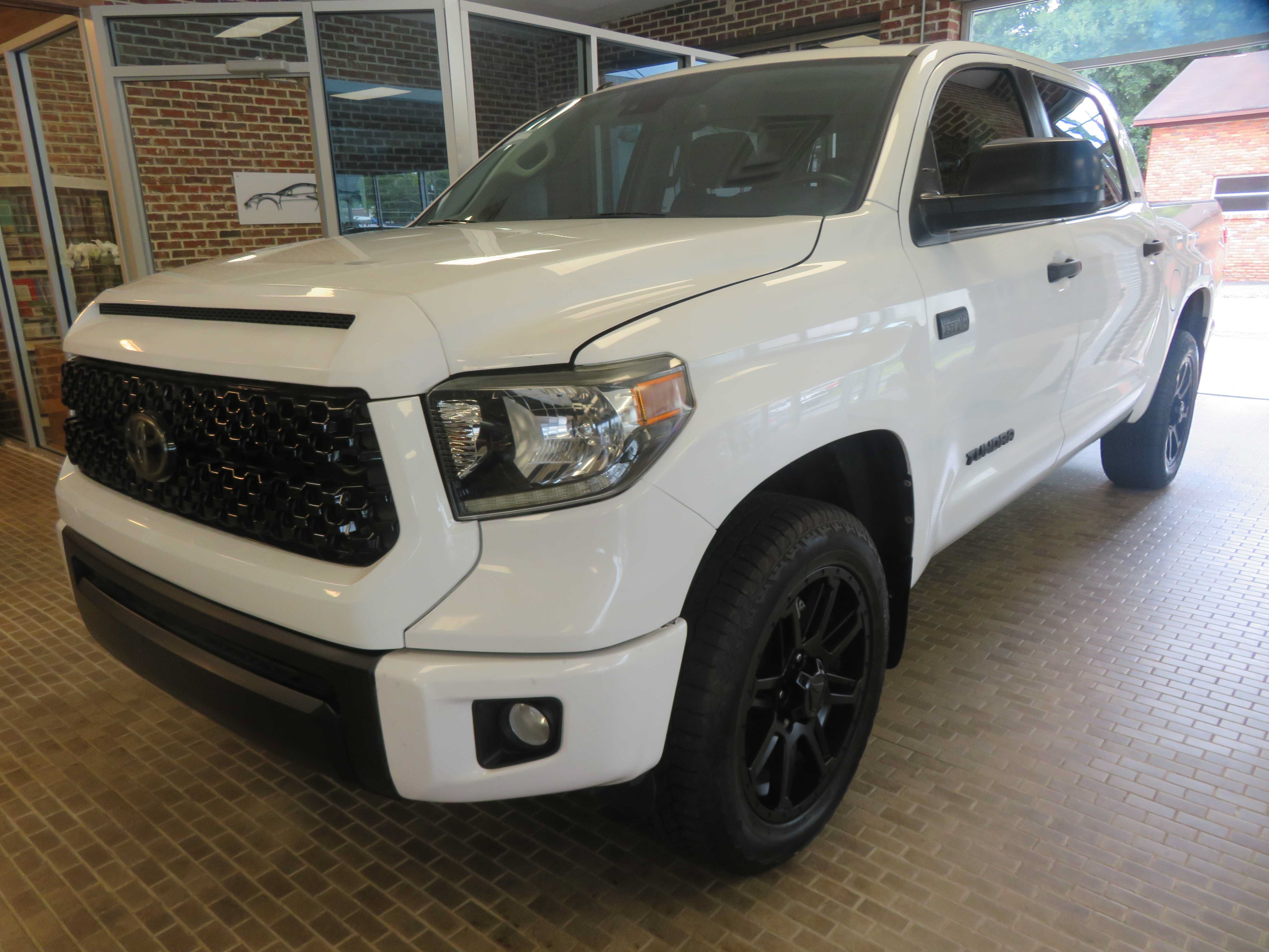 Used 2018 Toyota Tundra SR5 w/ SR5 Upgrade Package