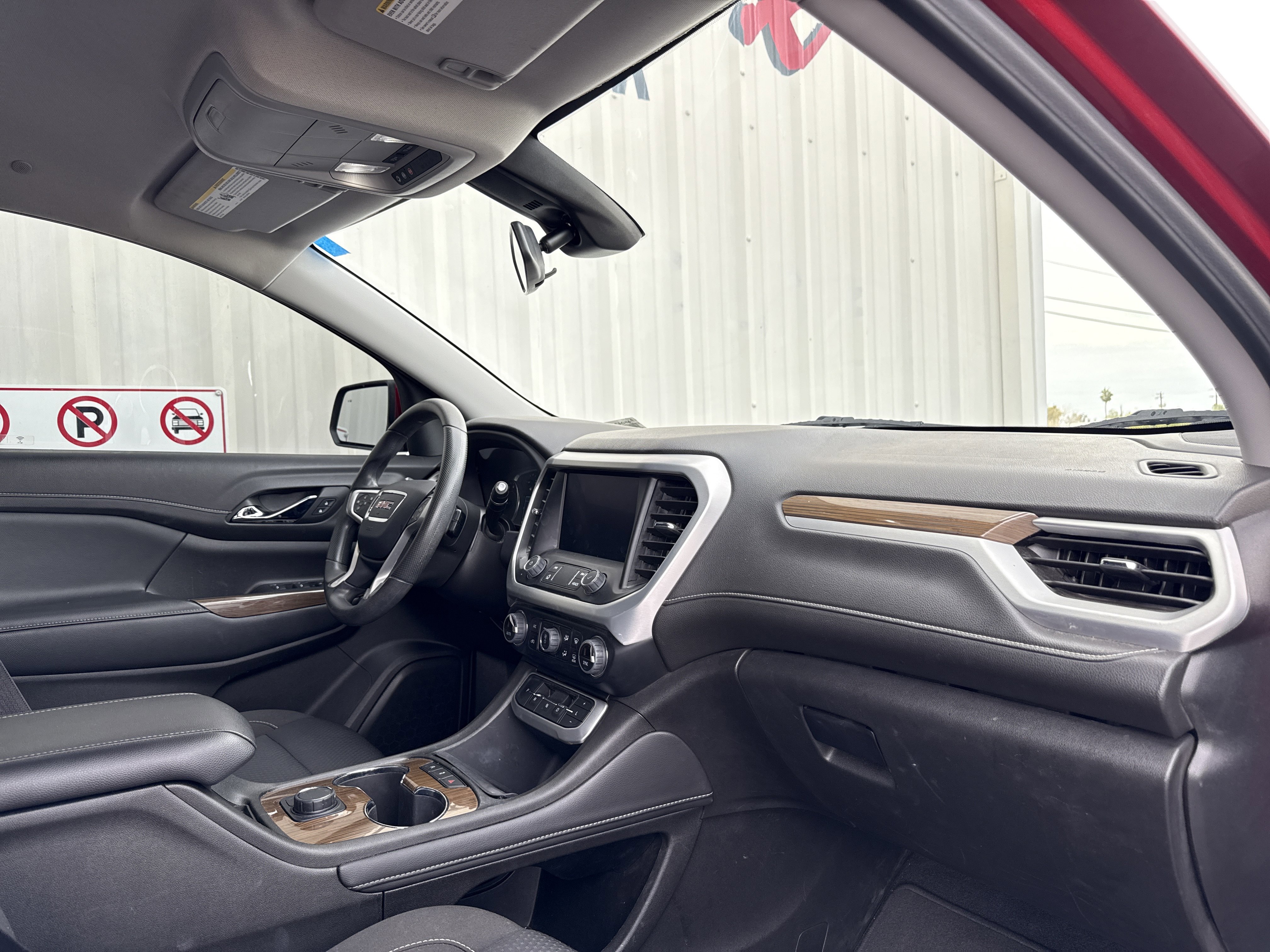 Used 2023 GMC Acadia SLE image 27