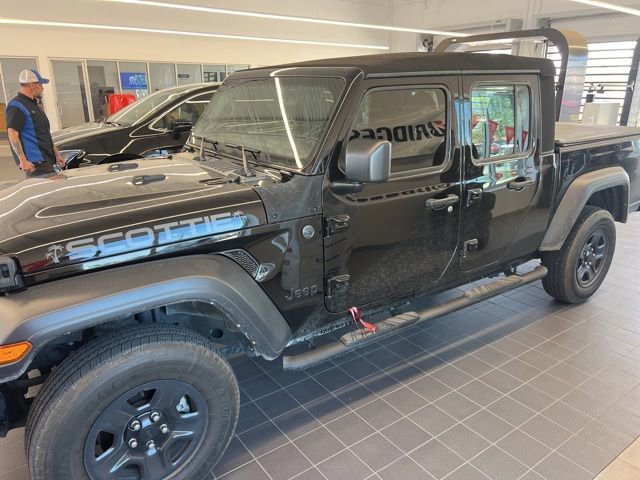 Used 2024 Jeep Gladiator Sport AWD/4WD image 6