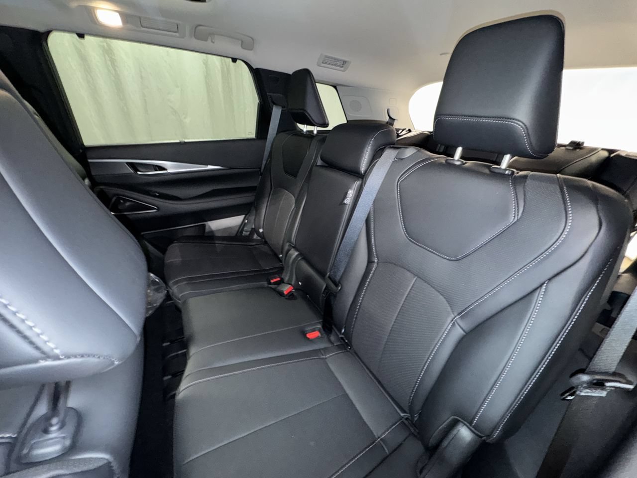 Certified 2026 INFINITI QX60 Luxe w/ Cargo Package AWD/4WD image 5