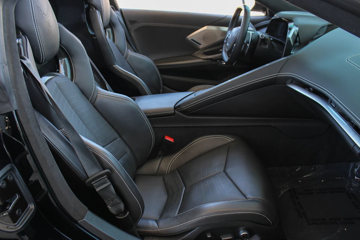 Used 2021 Chevrolet Corvette Stingray Premium Cpe w/ Z51 Performance Package RWD image 22