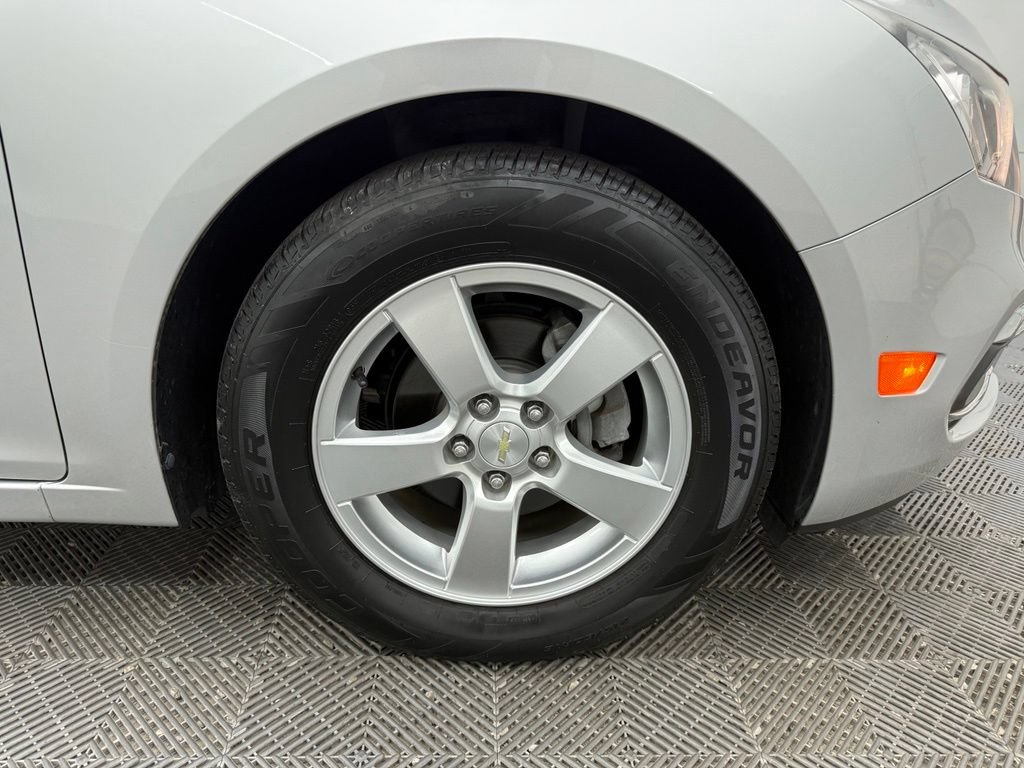 Used 2016 Chevrolet Cruze LT FWD image 15