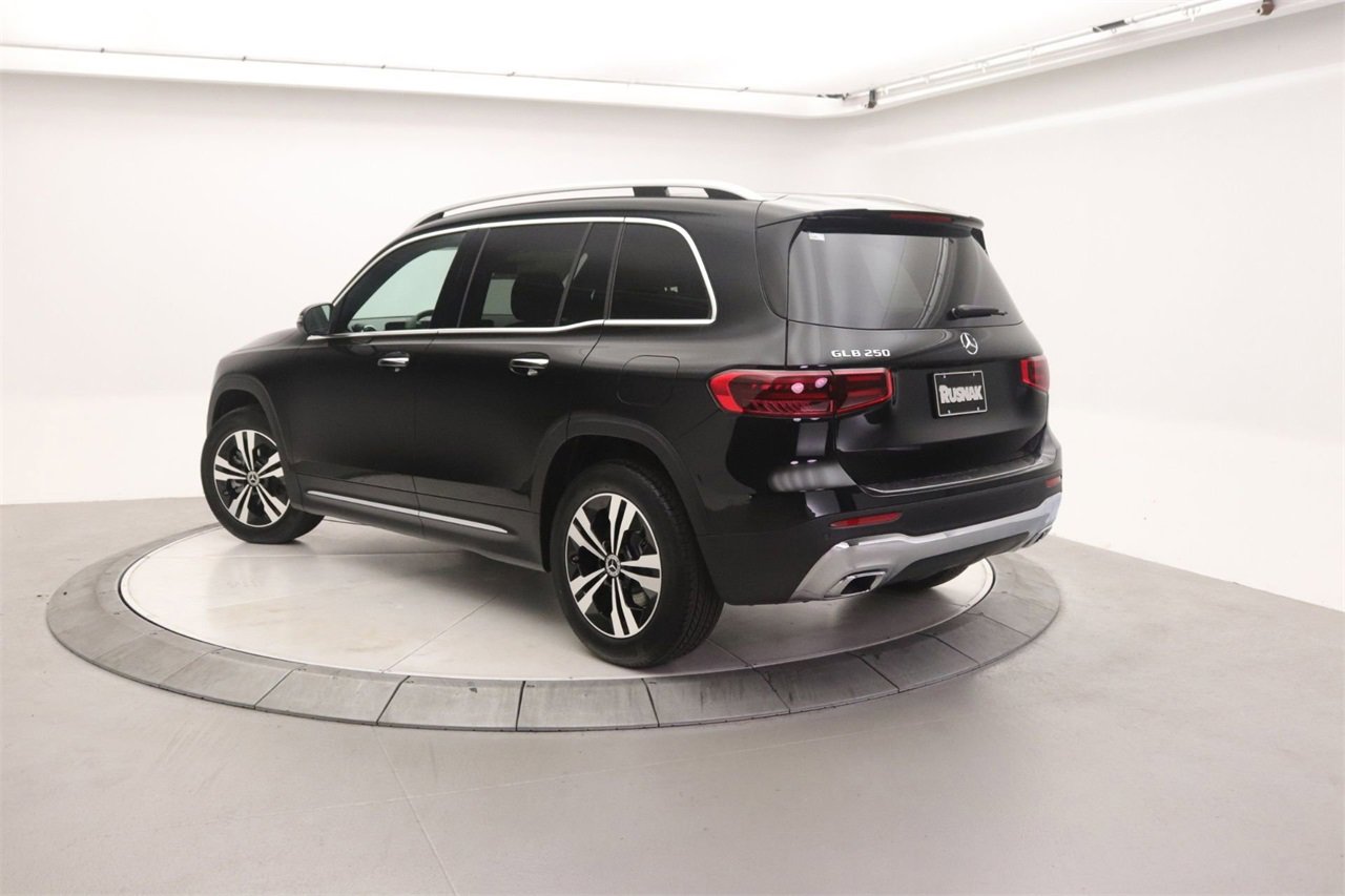 New 2026 Mercedes-Benz GLB 250 image 2