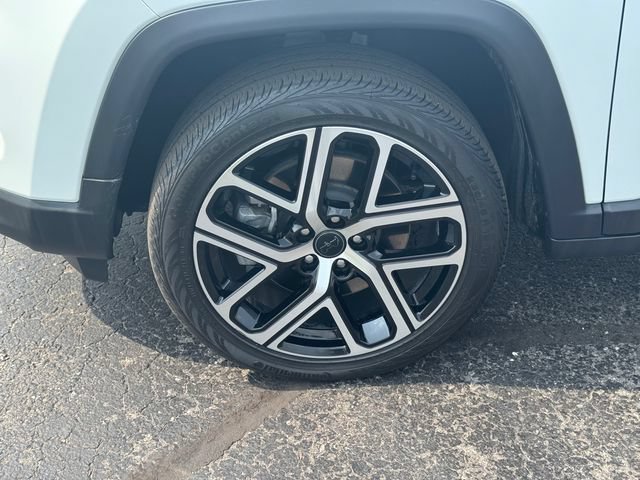Certified 2025 Jeep Compass Limited AWD/4WD image 10