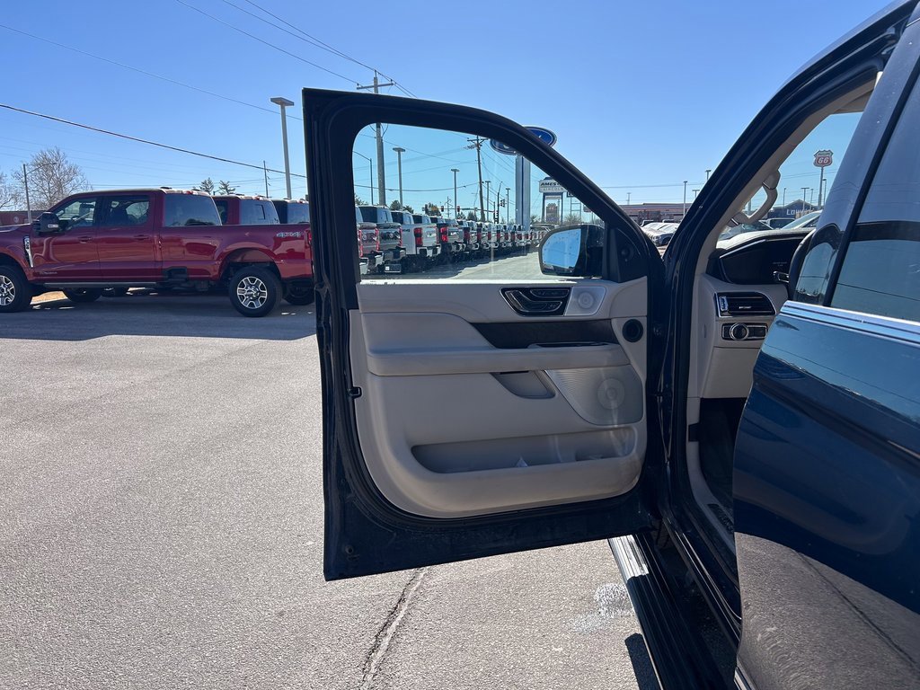 Used 2020 Lincoln Navigator Reserve w/ Luxury Package image 11