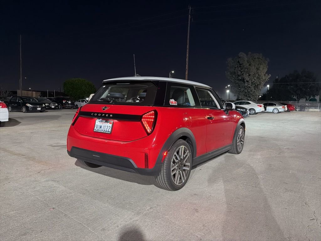 Used 2025 MINI Cooper 2-Door Hardtop image 5