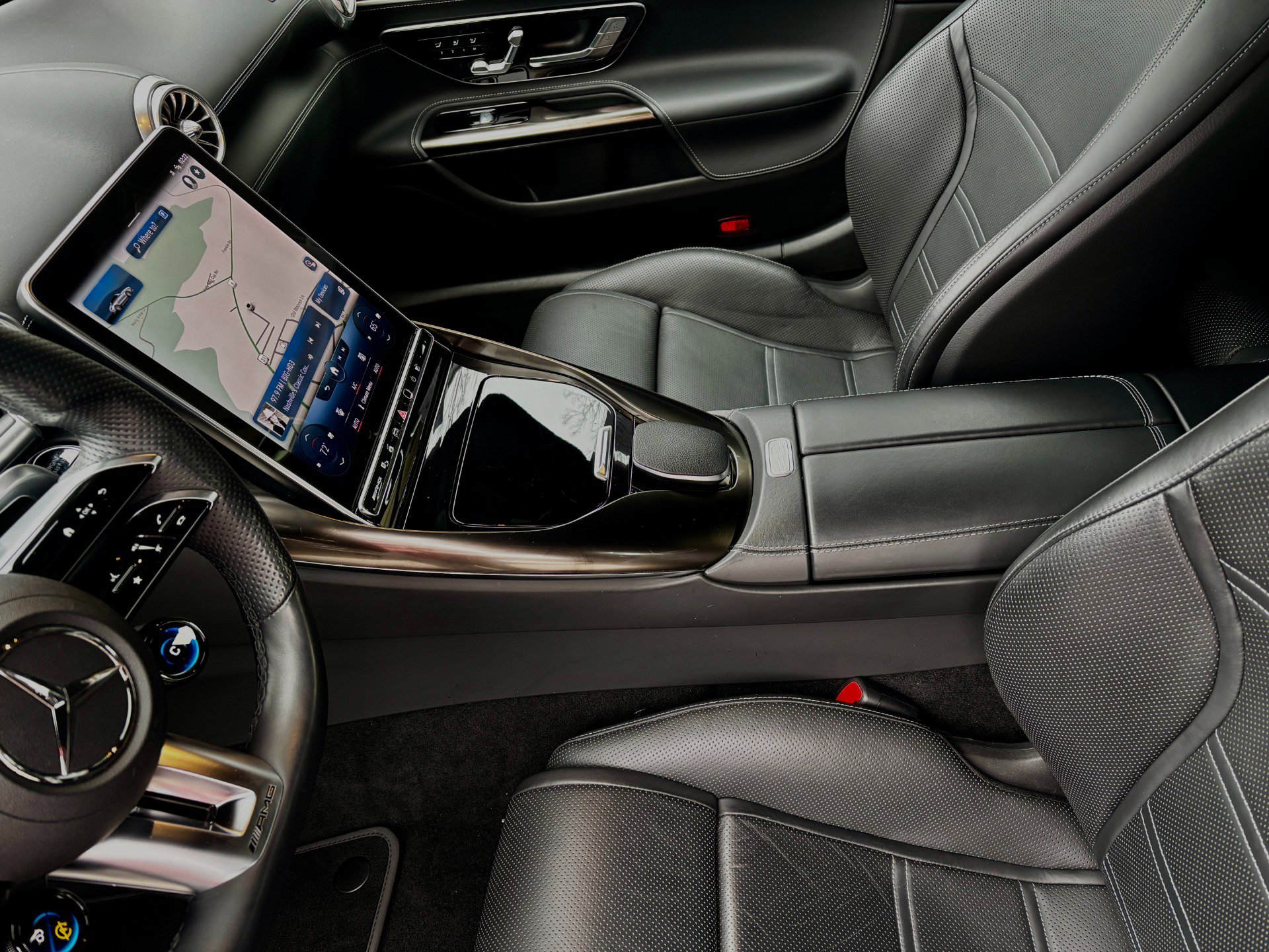 Used 2022 Mercedes-Benz SL 63 AMG 4MATIC w/ Driver Assistance Package image 13