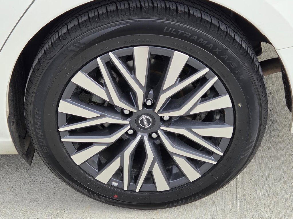 Used 2025 Nissan Altima 2.5 SV FWD image 41