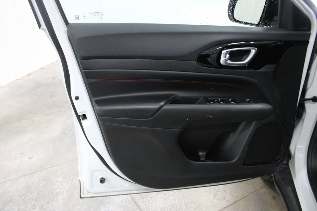 Used 2025 Jeep Compass Trailhawk image 24