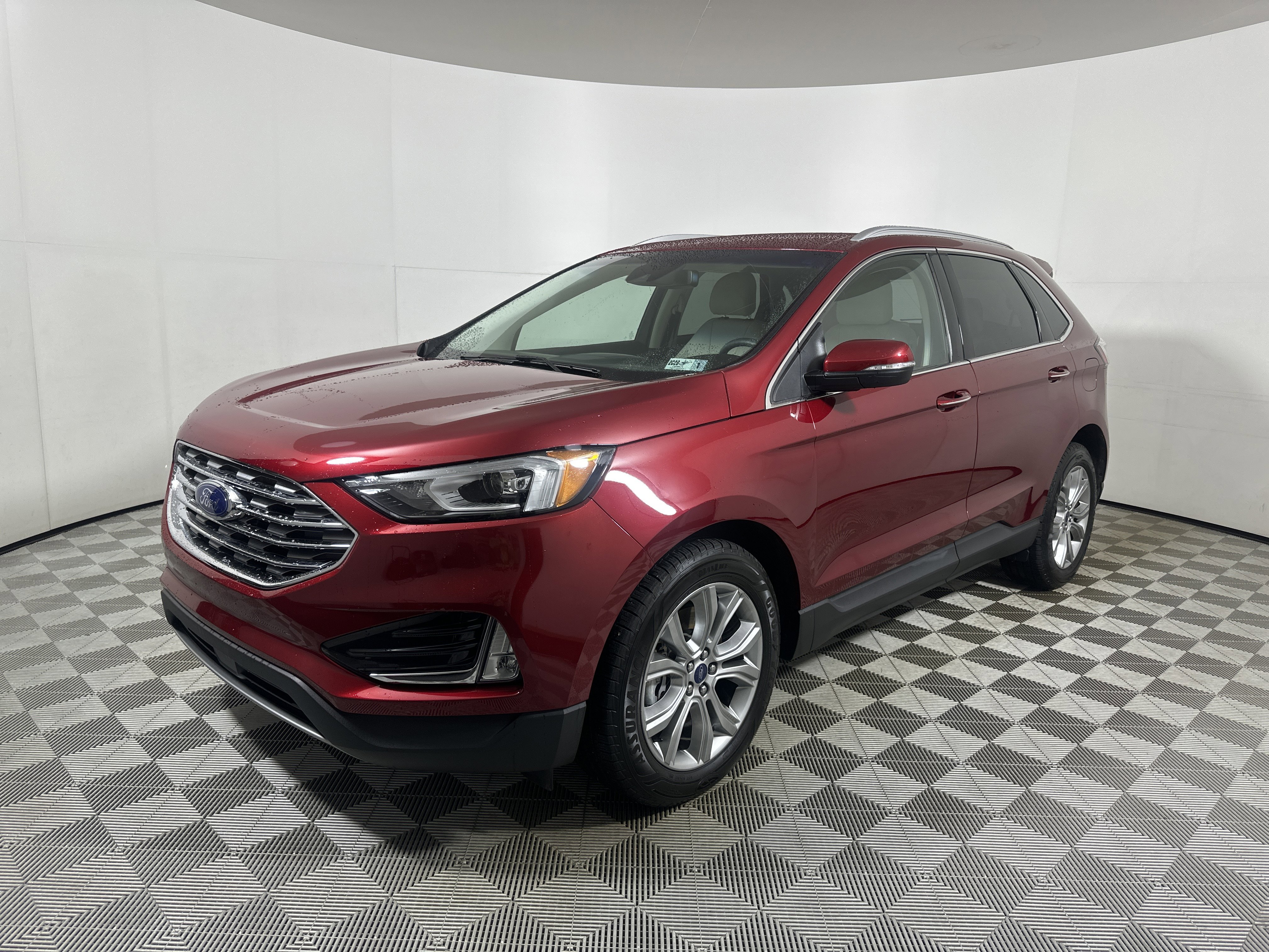 Used 2019 Ford Edge Titanium w/ Cold Weather Package AWD/4WD image 3