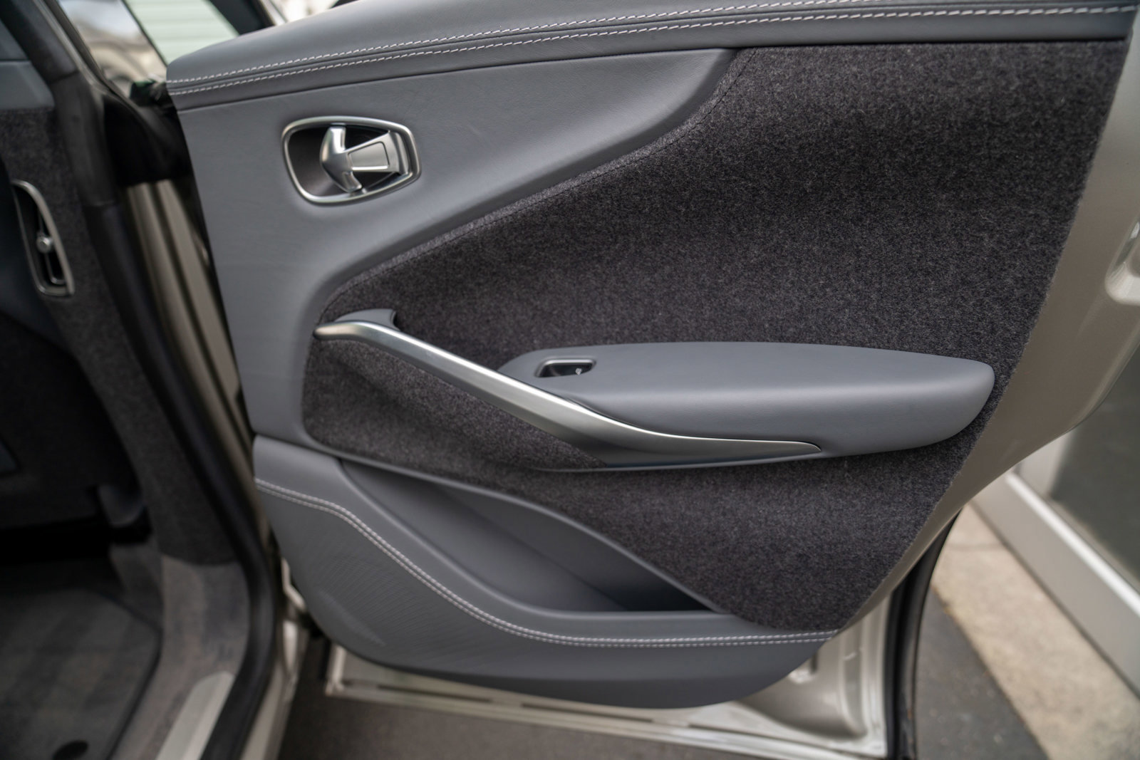 Used 2021 Aston Martin DBX image 34