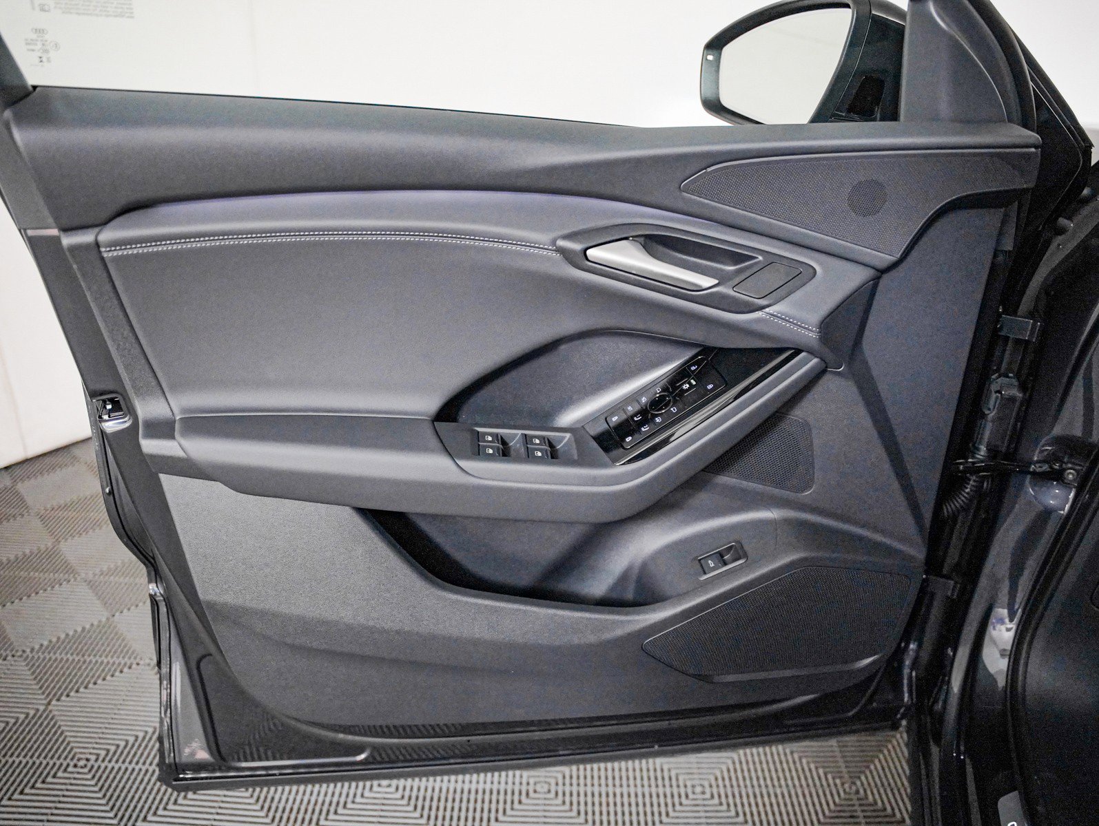 New 2025 Audi Q6 e-tron Premium AWD/4WD image 22