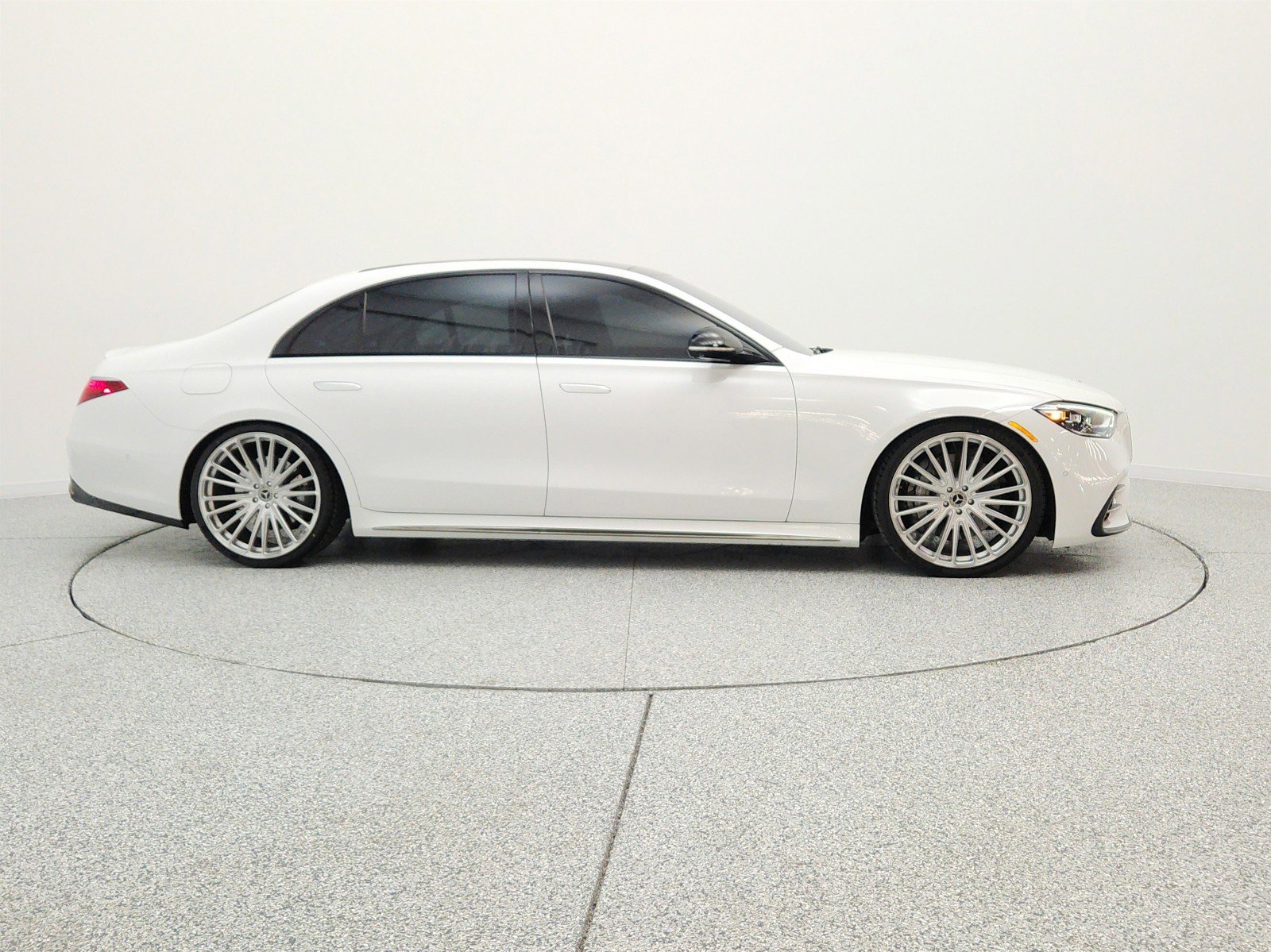 Used 2024 Mercedes-Benz S 580 4MATIC Sedan image 4